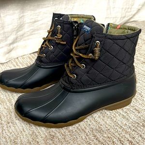Sperry Women’s Black Saltwater Quilted Duck Boots STS94063